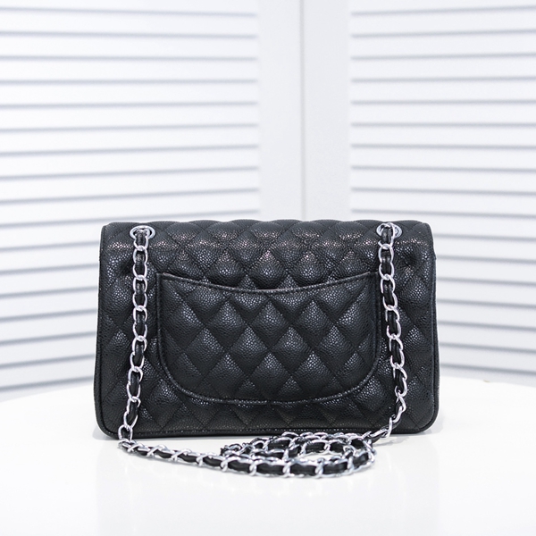 シャネルバッグ背面デザイン